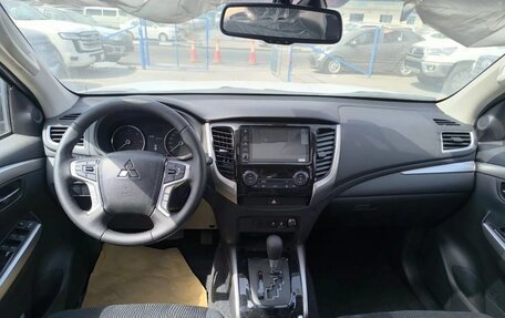 Mitsubishi Pajero Sport III рестайлинг, 2023 год, 3 950 000 рублей, 6 фотография