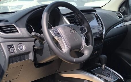 Mitsubishi Pajero Sport III рестайлинг, 2023 год, 3 950 000 рублей, 7 фотография