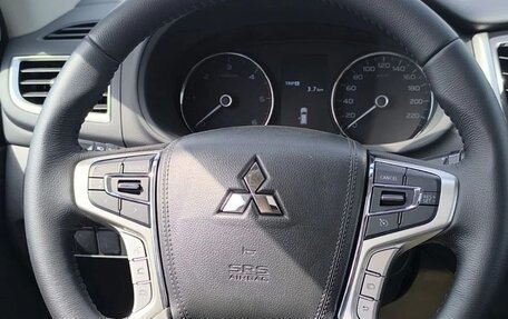 Mitsubishi Pajero Sport III рестайлинг, 2023 год, 3 950 000 рублей, 8 фотография