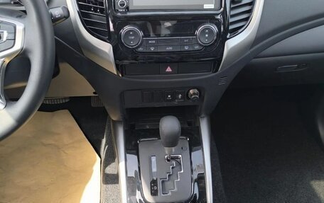 Mitsubishi Pajero Sport III рестайлинг, 2023 год, 3 950 000 рублей, 9 фотография