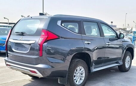 Mitsubishi Pajero Sport III рестайлинг, 2023 год, 3 950 000 рублей, 4 фотография