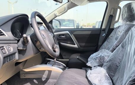 Mitsubishi Pajero Sport III рестайлинг, 2023 год, 3 950 000 рублей, 10 фотография