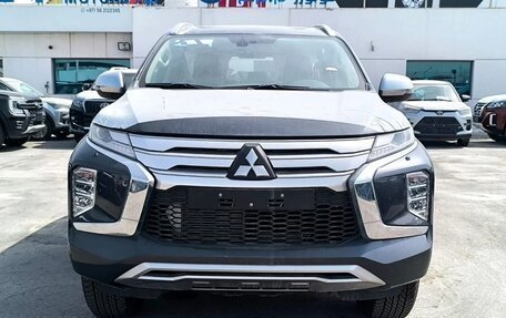Mitsubishi Pajero Sport III рестайлинг, 2023 год, 3 950 000 рублей, 2 фотография