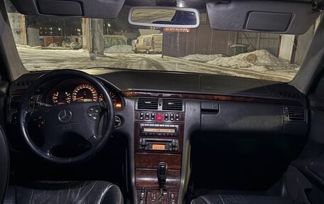 Mercedes-Benz E-Класс, 2001 год, 299 999 рублей, 5 фотография