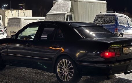 Mercedes-Benz E-Класс, 2001 год, 299 999 рублей, 4 фотография