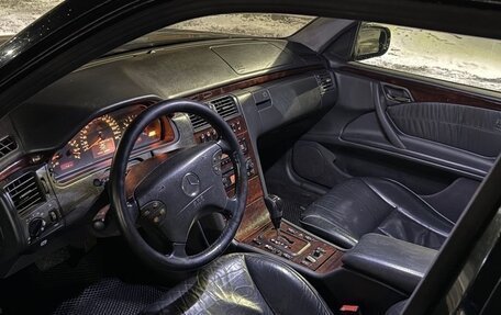 Mercedes-Benz E-Класс, 2001 год, 299 999 рублей, 6 фотография