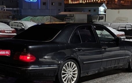 Mercedes-Benz E-Класс, 2001 год, 299 999 рублей, 3 фотография