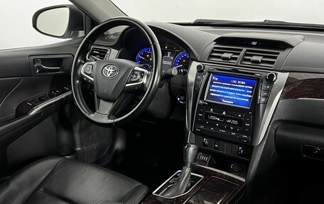 Toyota Camry, 2017 год, 2 170 000 рублей, 13 фотография