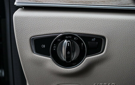 Mercedes-Benz E-Класс, 2018 год, 4 000 000 рублей, 19 фотография