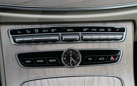 Mercedes-Benz E-Класс, 2018 год, 4 000 000 рублей, 21 фотография