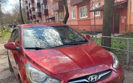 Hyundai Solaris II рестайлинг, 2011 год, 800 000 рублей, 1 фотография
