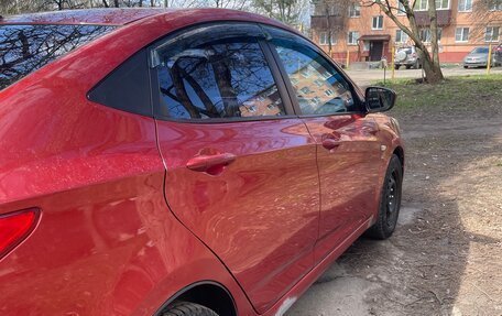 Hyundai Solaris II рестайлинг, 2011 год, 800 000 рублей, 4 фотография