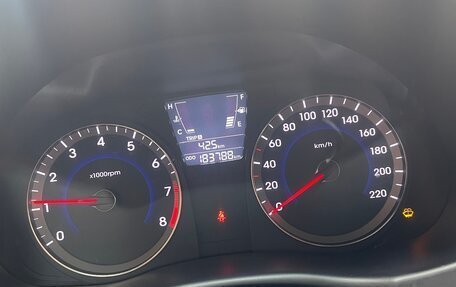 Hyundai Solaris II рестайлинг, 2011 год, 800 000 рублей, 5 фотография