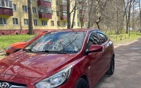 Hyundai Solaris II рестайлинг, 2011 год, 800 000 рублей, 2 фотография