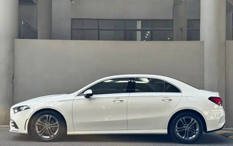 Mercedes-Benz A-Класс, 2022 год, 2 090 000 рублей, 3 фотография