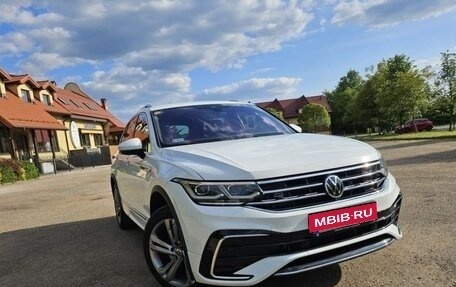 Volkswagen Tiguan II, 2021 год, 2 600 000 рублей, 1 фотография