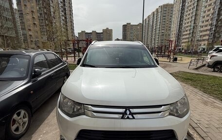 Mitsubishi Outlander III рестайлинг 3, 2014 год, 1 350 000 рублей, 1 фотография