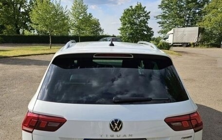 Volkswagen Tiguan II, 2021 год, 2 600 000 рублей, 7 фотография