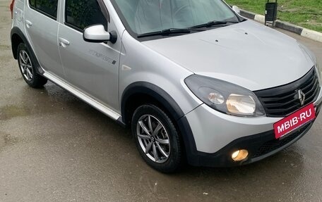 Renault Sandero I, 2013 год, 680 000 рублей, 2 фотография