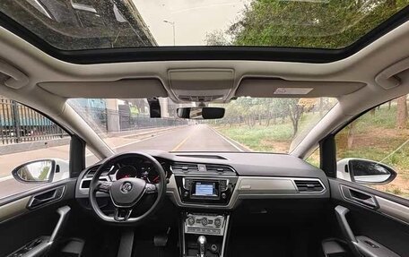 Volkswagen Touran III, 2022 год, 2 350 000 рублей, 9 фотография