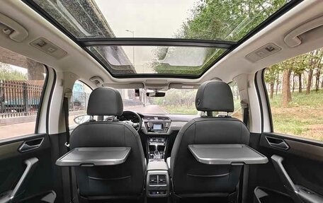 Volkswagen Touran III, 2022 год, 2 350 000 рублей, 15 фотография