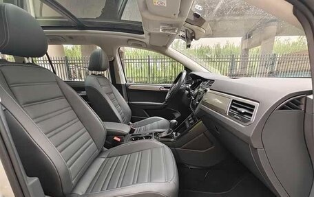 Volkswagen Touran III, 2022 год, 2 350 000 рублей, 13 фотография