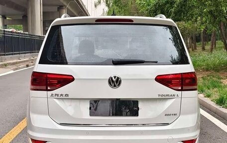 Volkswagen Touran III, 2022 год, 2 350 000 рублей, 4 фотография