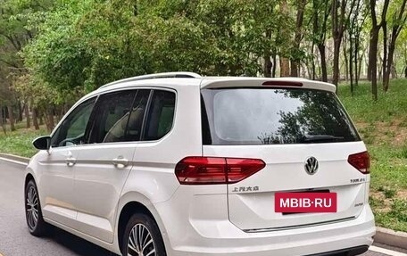 Volkswagen Touran III, 2022 год, 2 350 000 рублей, 3 фотография