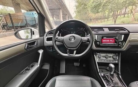 Volkswagen Touran III, 2022 год, 2 350 000 рублей, 6 фотография