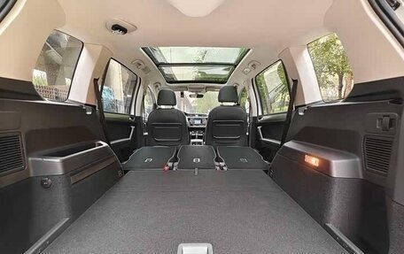 Volkswagen Touran III, 2022 год, 2 350 000 рублей, 19 фотография