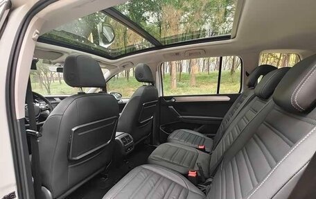 Volkswagen Touran III, 2022 год, 2 350 000 рублей, 17 фотография