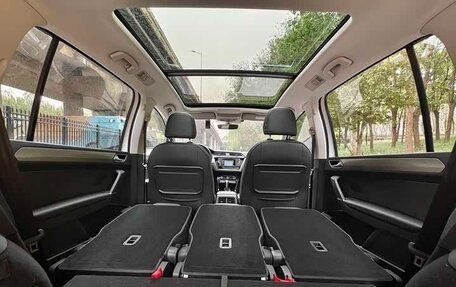 Volkswagen Touran III, 2022 год, 2 350 000 рублей, 18 фотография