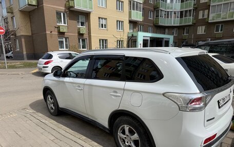 Mitsubishi Outlander III рестайлинг 3, 2014 год, 1 350 000 рублей, 5 фотография