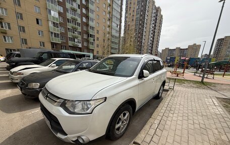 Mitsubishi Outlander III рестайлинг 3, 2014 год, 1 350 000 рублей, 4 фотография