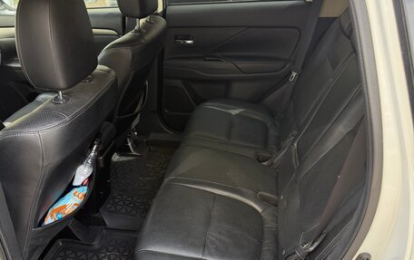 Mitsubishi Outlander III рестайлинг 3, 2014 год, 1 350 000 рублей, 11 фотография