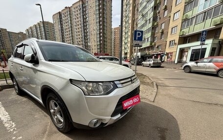 Mitsubishi Outlander III рестайлинг 3, 2014 год, 1 350 000 рублей, 6 фотография