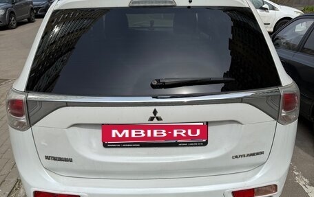 Mitsubishi Outlander III рестайлинг 3, 2014 год, 1 350 000 рублей, 13 фотография