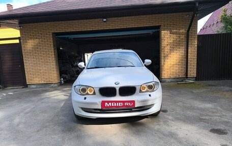 BMW 1 серия, 2011 год, 900 000 рублей, 4 фотография