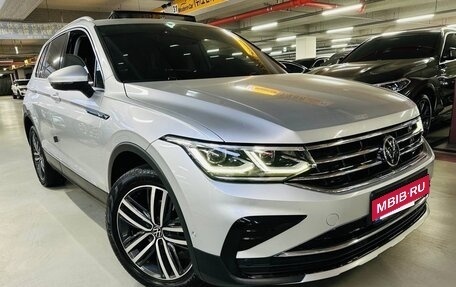 Volkswagen Tiguan II, 2022 год, 3 700 000 рублей, 1 фотография