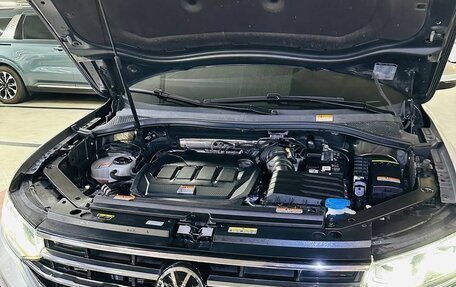 Volkswagen Tiguan II, 2022 год, 3 700 000 рублей, 10 фотография