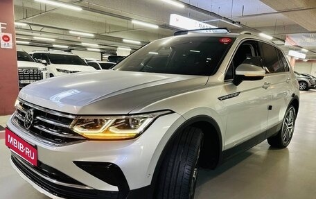 Volkswagen Tiguan II, 2022 год, 3 700 000 рублей, 3 фотография