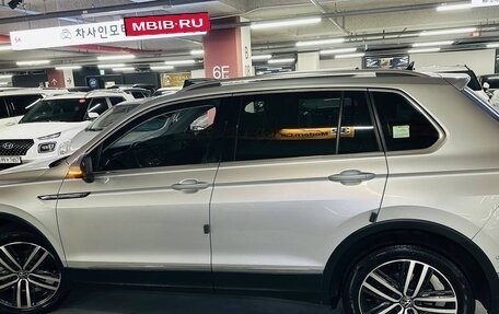 Volkswagen Tiguan II, 2022 год, 3 700 000 рублей, 5 фотография