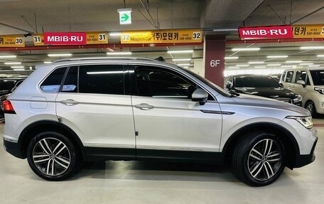 Volkswagen Tiguan II, 2022 год, 3 700 000 рублей, 4 фотография