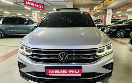 Volkswagen Tiguan II, 2022 год, 3 700 000 рублей, 2 фотография