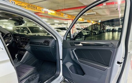 Volkswagen Tiguan II, 2022 год, 3 700 000 рублей, 20 фотография