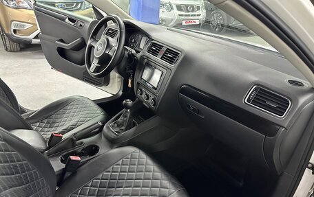 Volkswagen Jetta VI, 2011 год, 825 000 рублей, 15 фотография