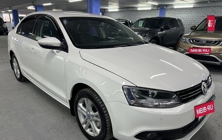 Volkswagen Jetta VI, 2011 год, 825 000 рублей, 3 фотография