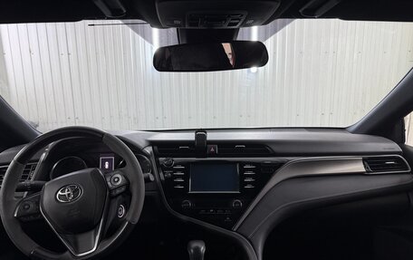 Toyota Camry, 2018 год, 2 590 000 рублей, 9 фотография