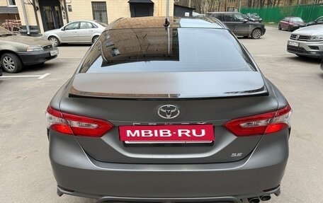 Toyota Camry, 2018 год, 2 590 000 рублей, 4 фотография