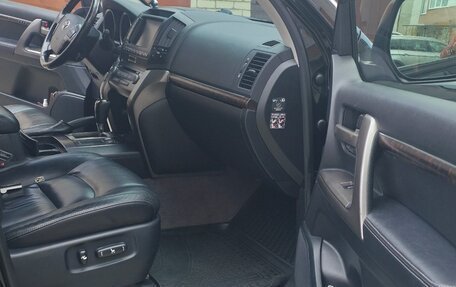 Toyota Land Cruiser 200, 2011 год, 2 700 000 рублей, 10 фотография